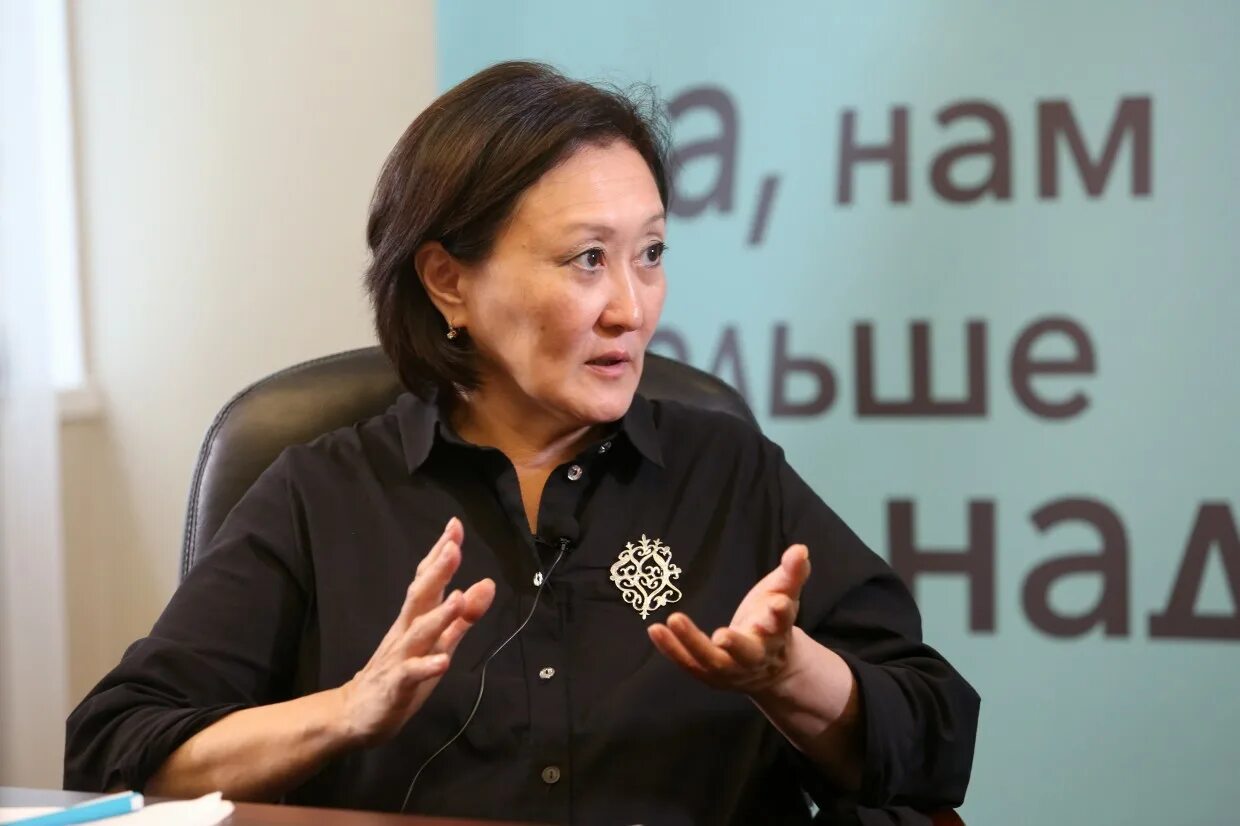 Сардана авксентьева 2022. Сардана авксентьева народный мэр. Депутат госдумы сардана авксентьева. Политик от сахи. Политик от сахи.