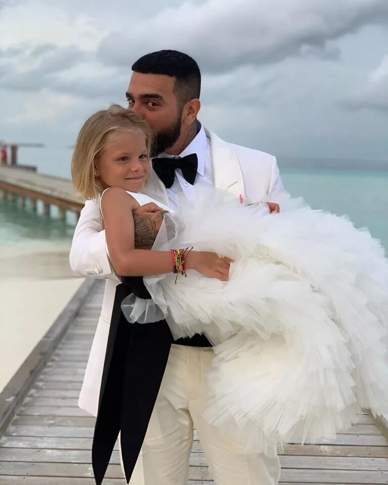 дочка тимати алиса. алиса тимуровна юнусова сейчас. алиса тимати. дочка тимати алиса. алиса юнусова.