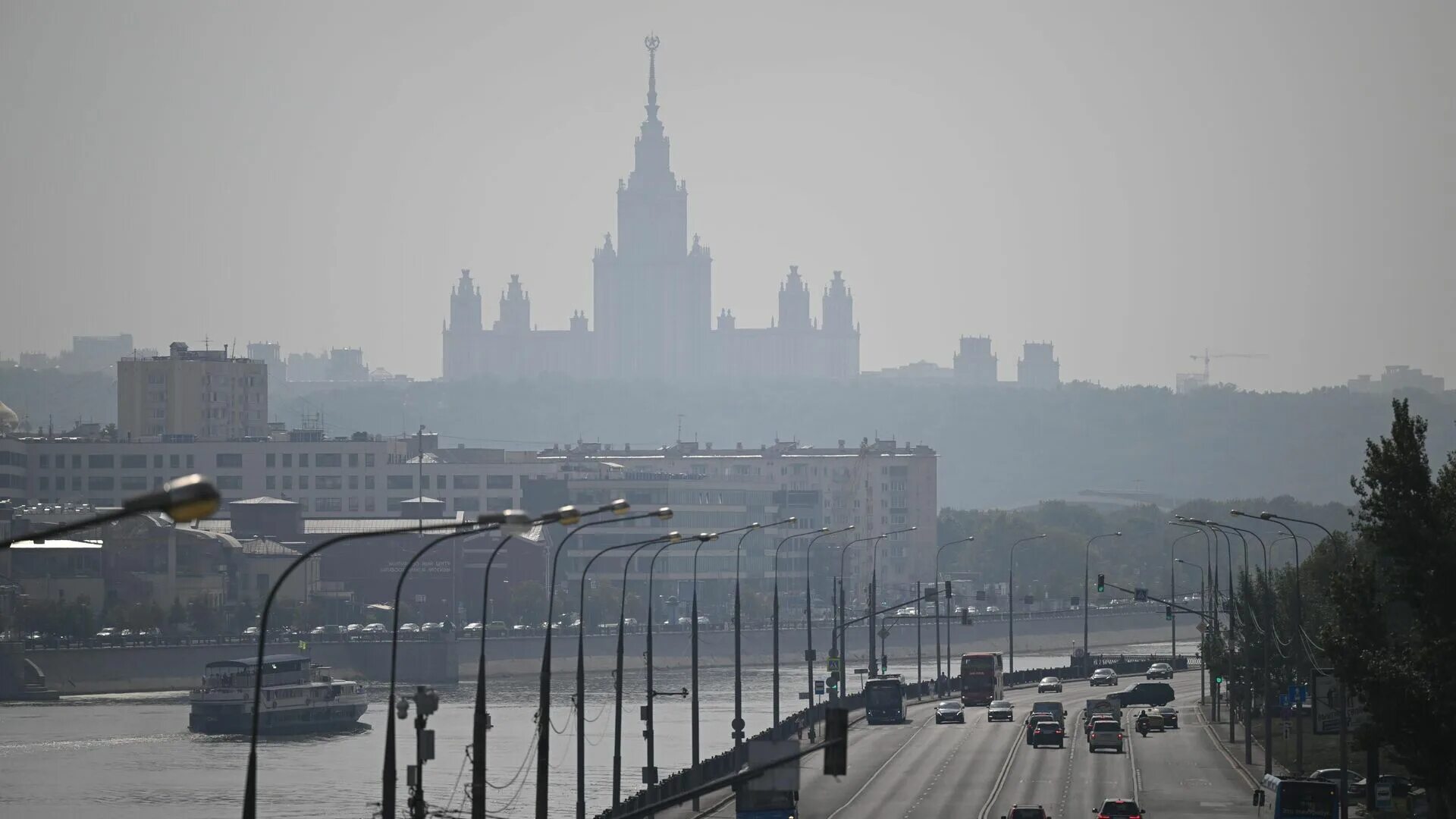 Смог в Москве 2022. Смог в 2010 году в Москве. Москва лето 2010 смог. Смог в Москве в 2006. Ощущается в москве