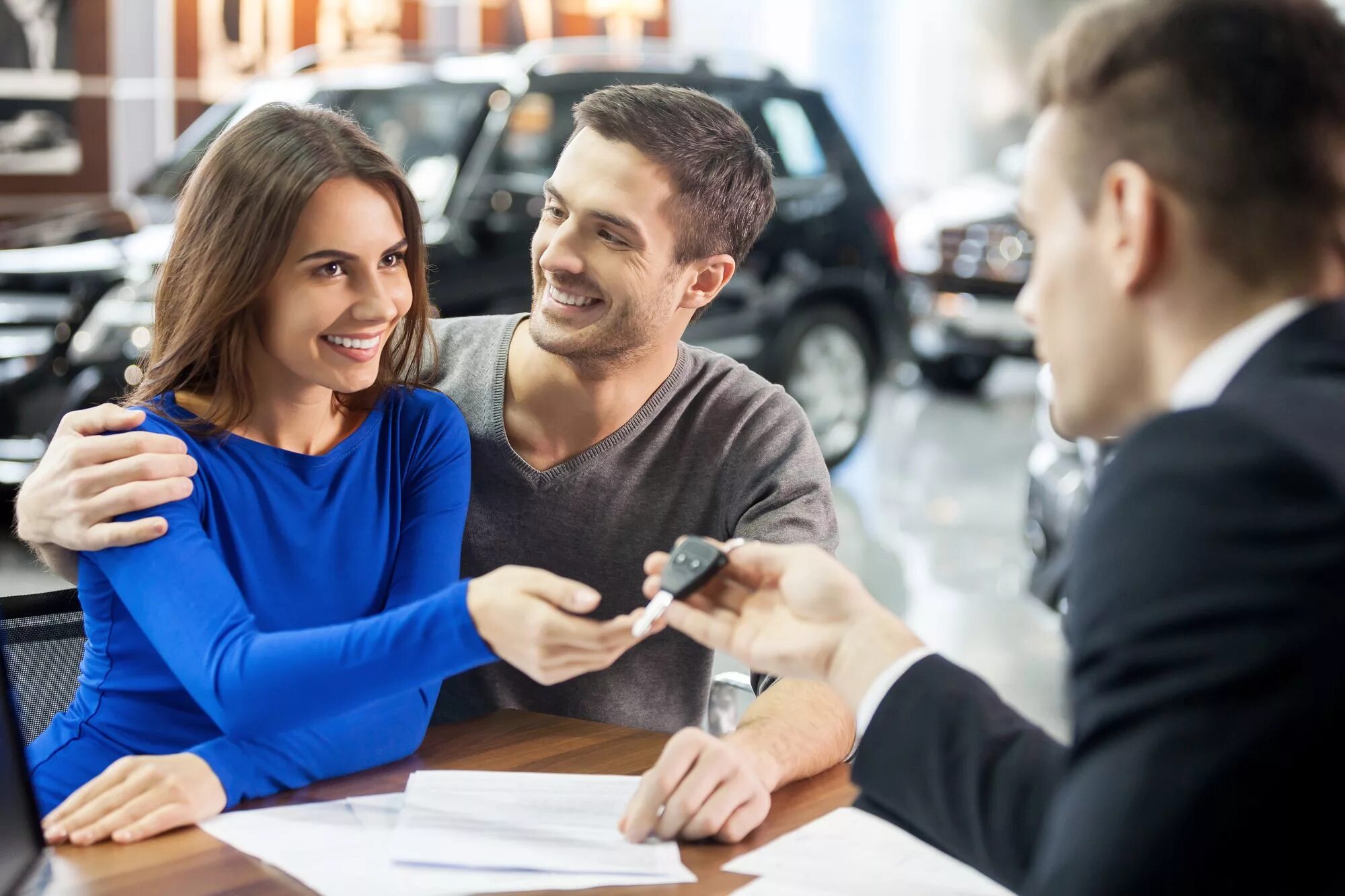 We buy a new car on tuesday. Автокредит. Кредитование в автосалоне. Автокредит машина. Автокредит фото.