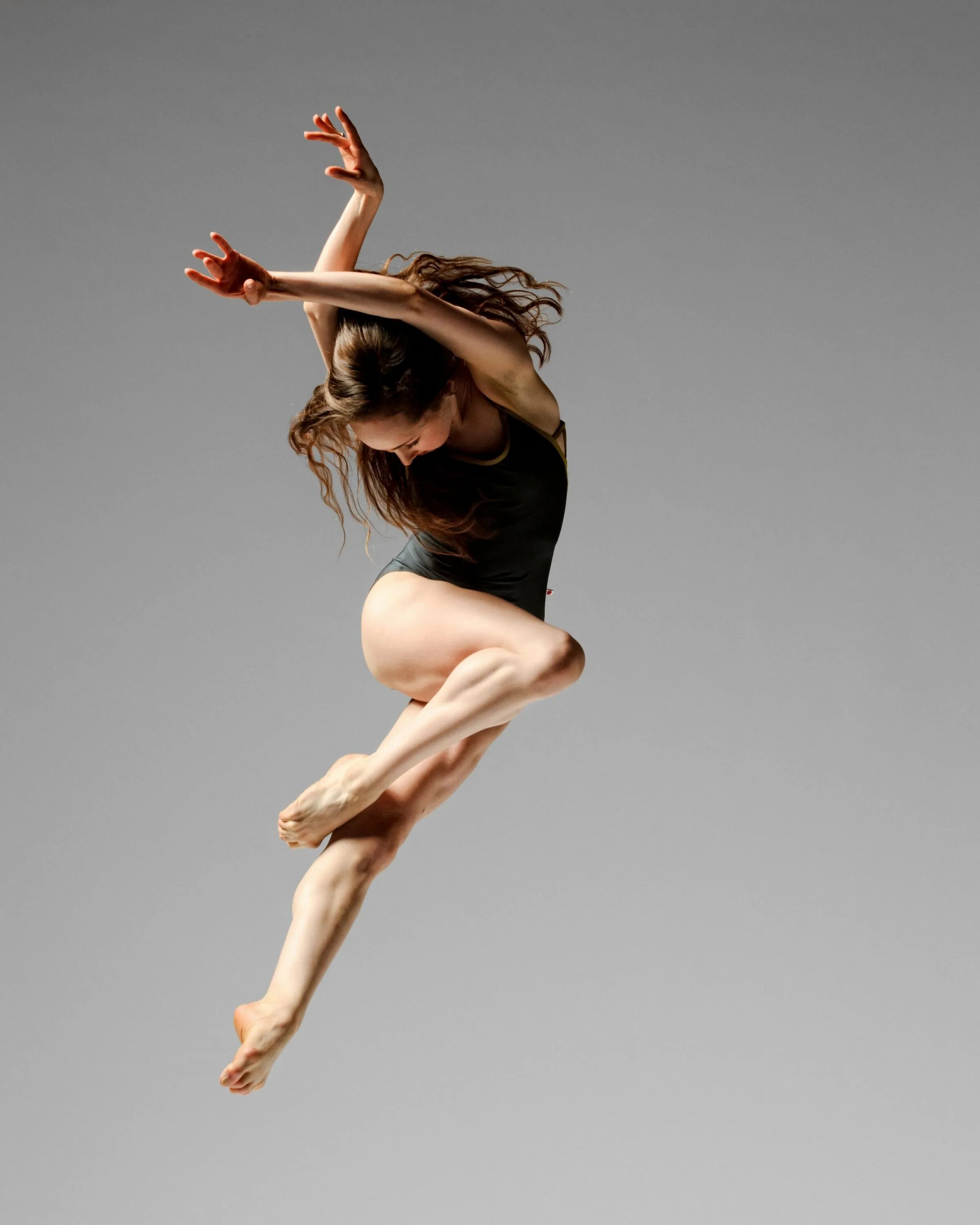 Двигайся танцуй. Танцор контемп. Девушка в движении. Девушка в прыжке. Современные танцы.
