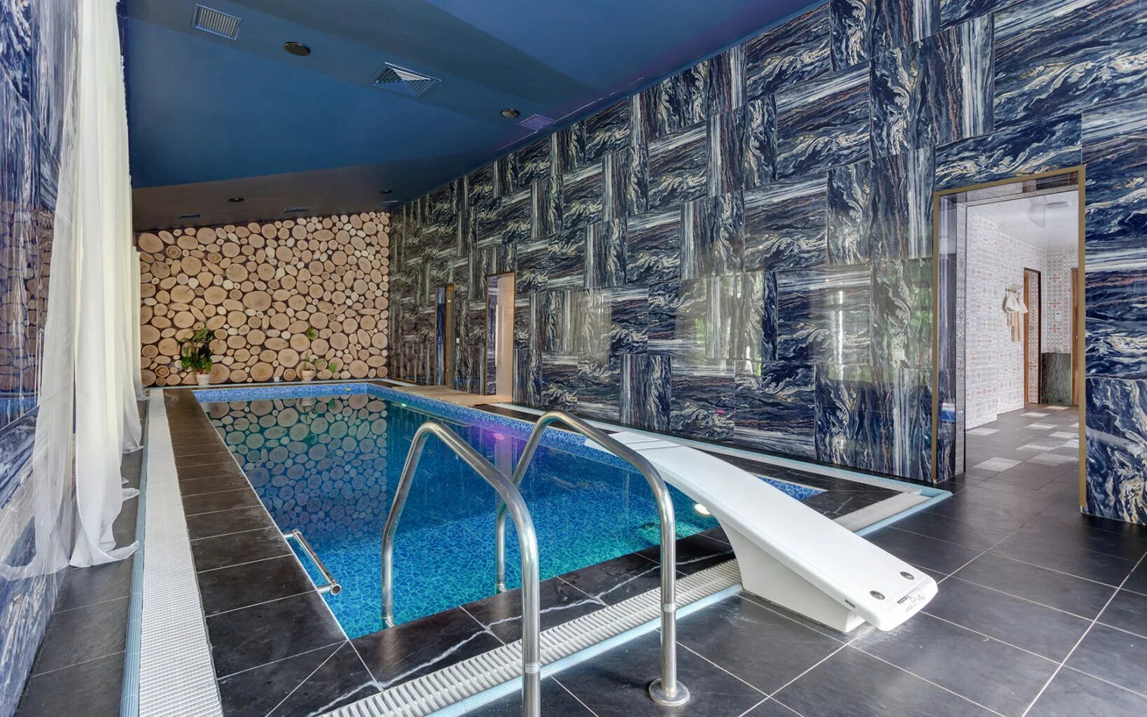 Ирис ижевск гостиница. Сауна спа липецк. Банно-гостиничный комплекс русский двор, ижевск. Сауна паровоз липецк. Банька.