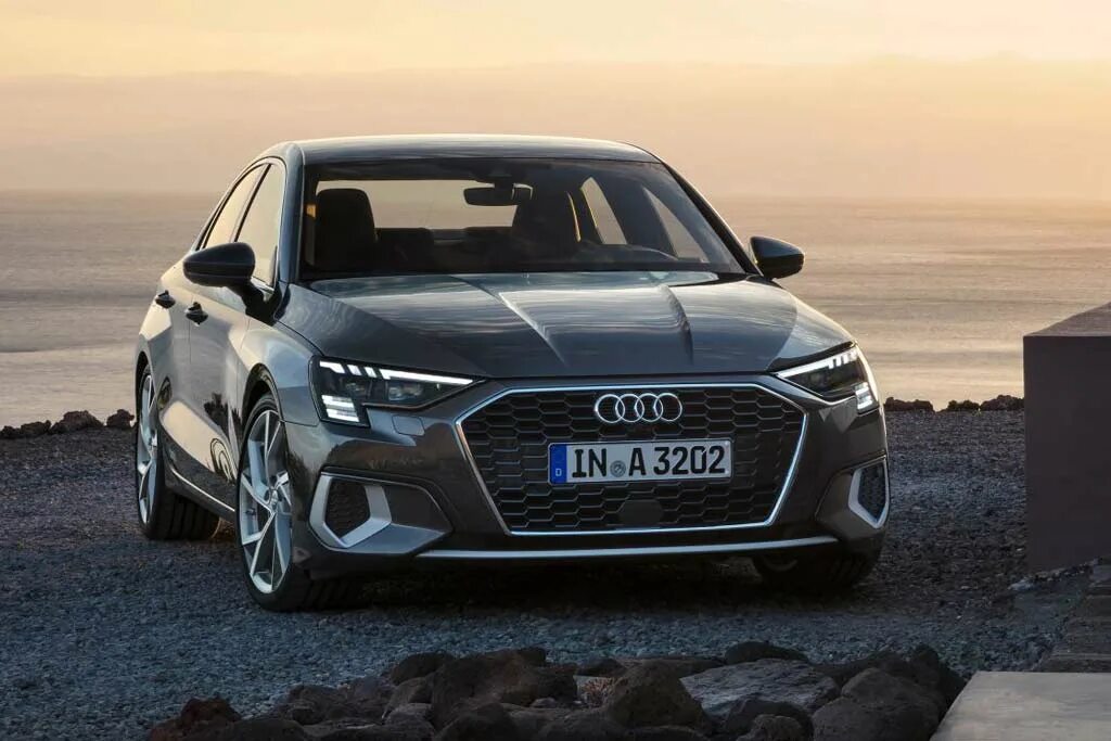 Audi q2 2021 рестайлинг. Новая ауди а3 2021. Audi a3 sportback 2021. Audi e-tron gt concept. Новые ауди 2021.