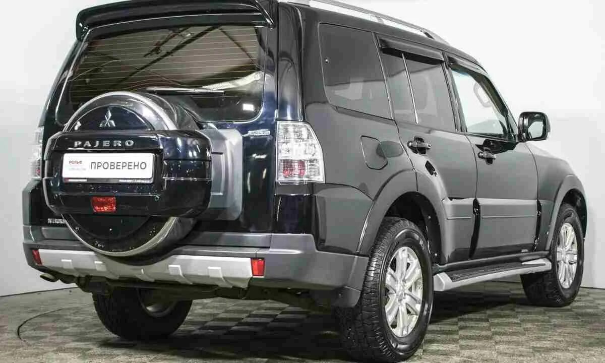 Купить мицубиси паджеро бензин. Паджеро 4 3.8. Pajero 4 3.0. Mitsubishi Pajero 4 Black. Паджеро 4 3.8 Signature.