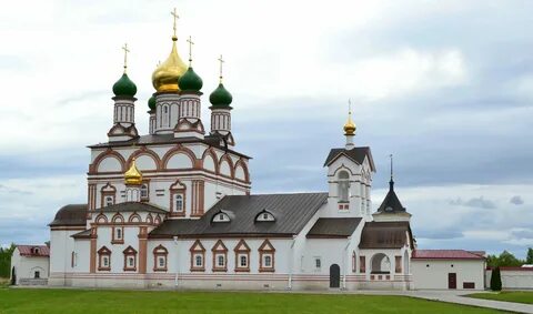 Главный храм города или монастыря