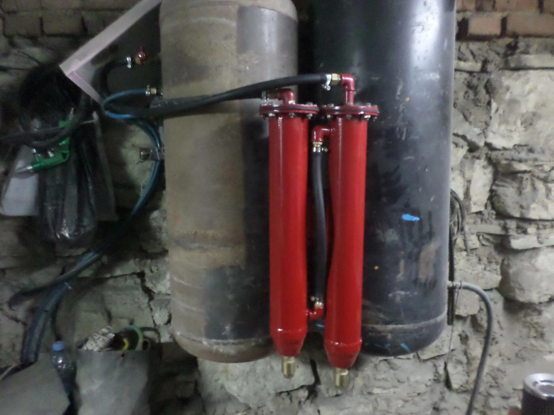 Магистральный фильтр для сжатого воздуха. Самодельный осушитель влагоотделитель воздуха. Влагоотделитель для компрессора зиф. Влагоотделитель матрикс для пескоструя. Осушитель влагоотделитель для компрессора эк-2-150.