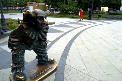 Необычные памятники москвы список