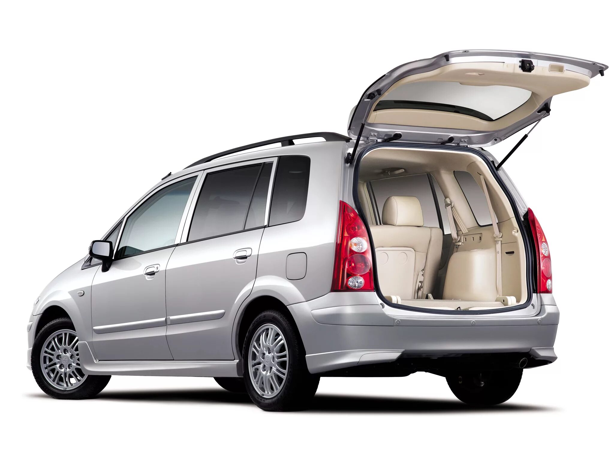 Китайская машина с багажником. Chrysler town country 2004. Выкатная платформа toyota hilux. Haima freema. Nissan navara 2006.