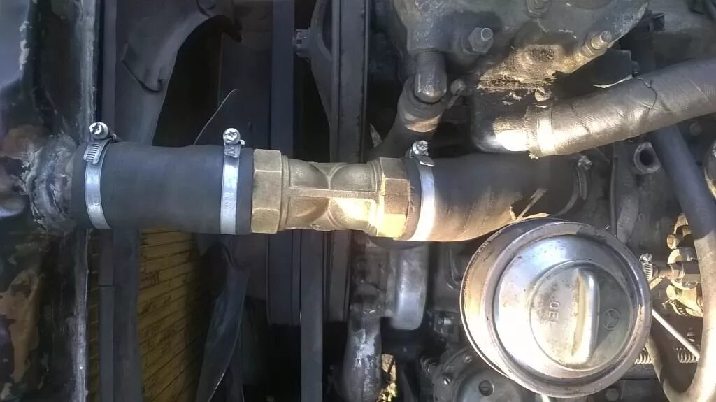 Угол опережения зажигания урал мотоцикл. Регулировка угла опережения зажигания. Термонаклейки на двигатель от перегрева. При каком зажигании греется двигатель. Приора греется на ходу.