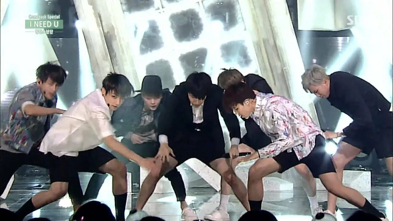 Бтс выступления реакция. Бтс need u. bts i need u фотосессия. эра i need you bts. bts поют.