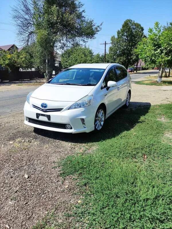 Приус 55 кузов. Тойота приус краснодаре. Тойота приус гибрид 20. Toyota prius alpha 2011. Toyota prius 55 кузов.
