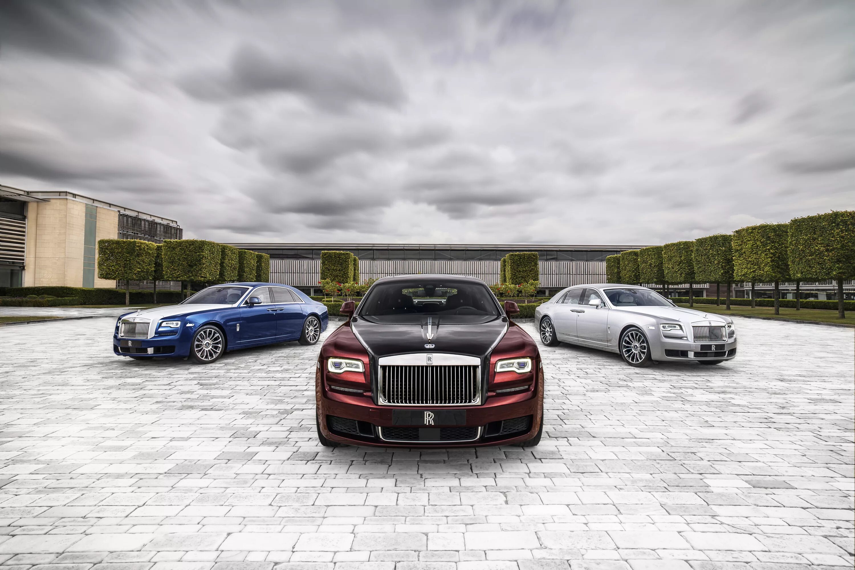 Машина троим. Rolls Royce Ghost 2020. Rolls-Royce Ghost Zenith collection. Роллс Ройс 2021. Rolls Royce Ghost 2021.