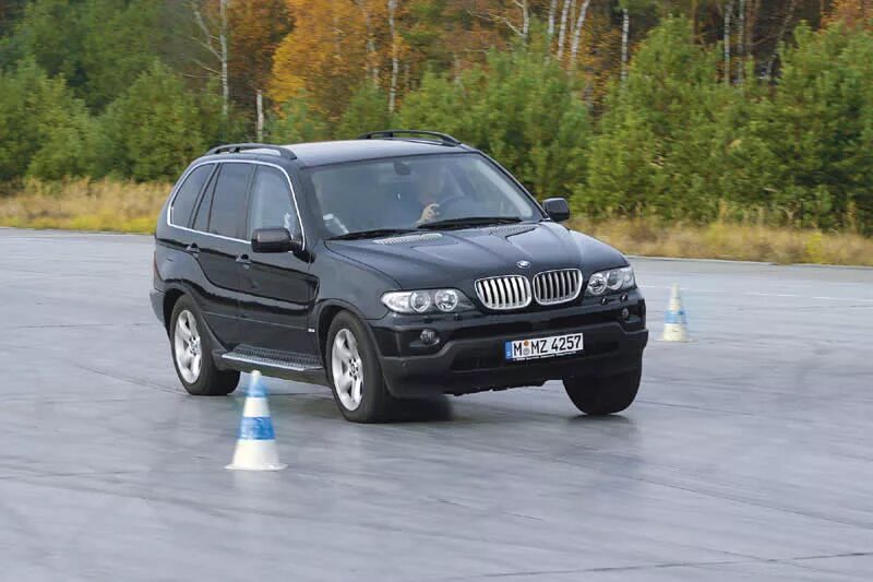 Х 5 21 16. BMW x5 бронированный. БМВ х5 2004г. БМВ х5 272 л/с. БМВ х5 е53 по лесам.