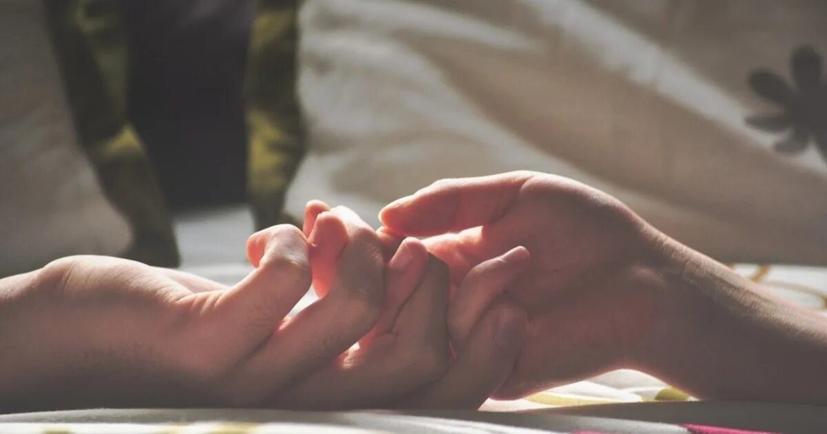 Я рядом даже когда далеко. Рядом с тобой мне спокойно. мне с тобой даже молчать приятно. мне приятно быть с тобой рядом. приятно с тобой.