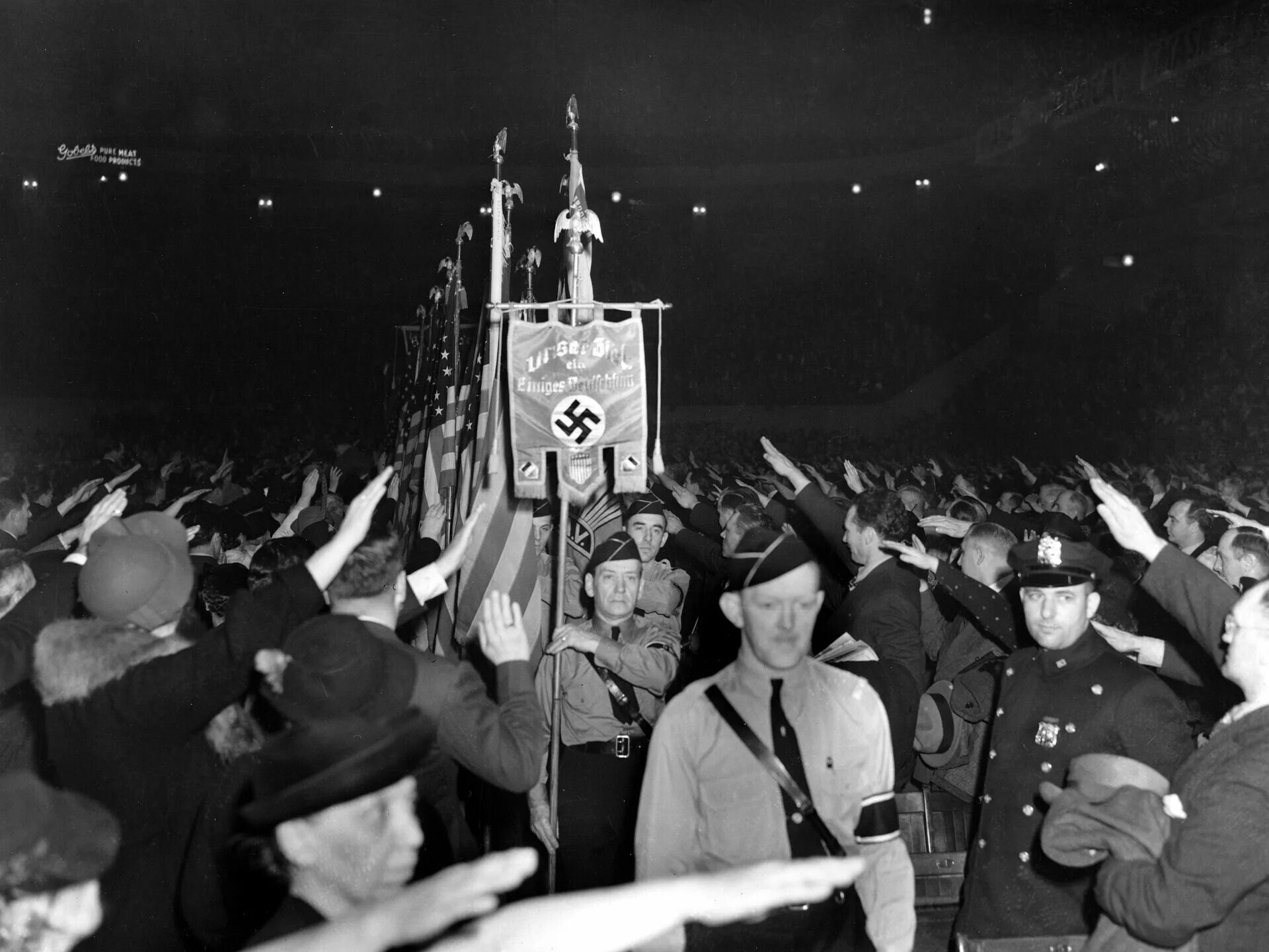 Германо-американский Союз 1939 год. Съезд американских нацистов в Madison Square Garden, США, 1939 год.. Фашистская партия в США 1939. США нацисты 1939. Фашистские партии германии