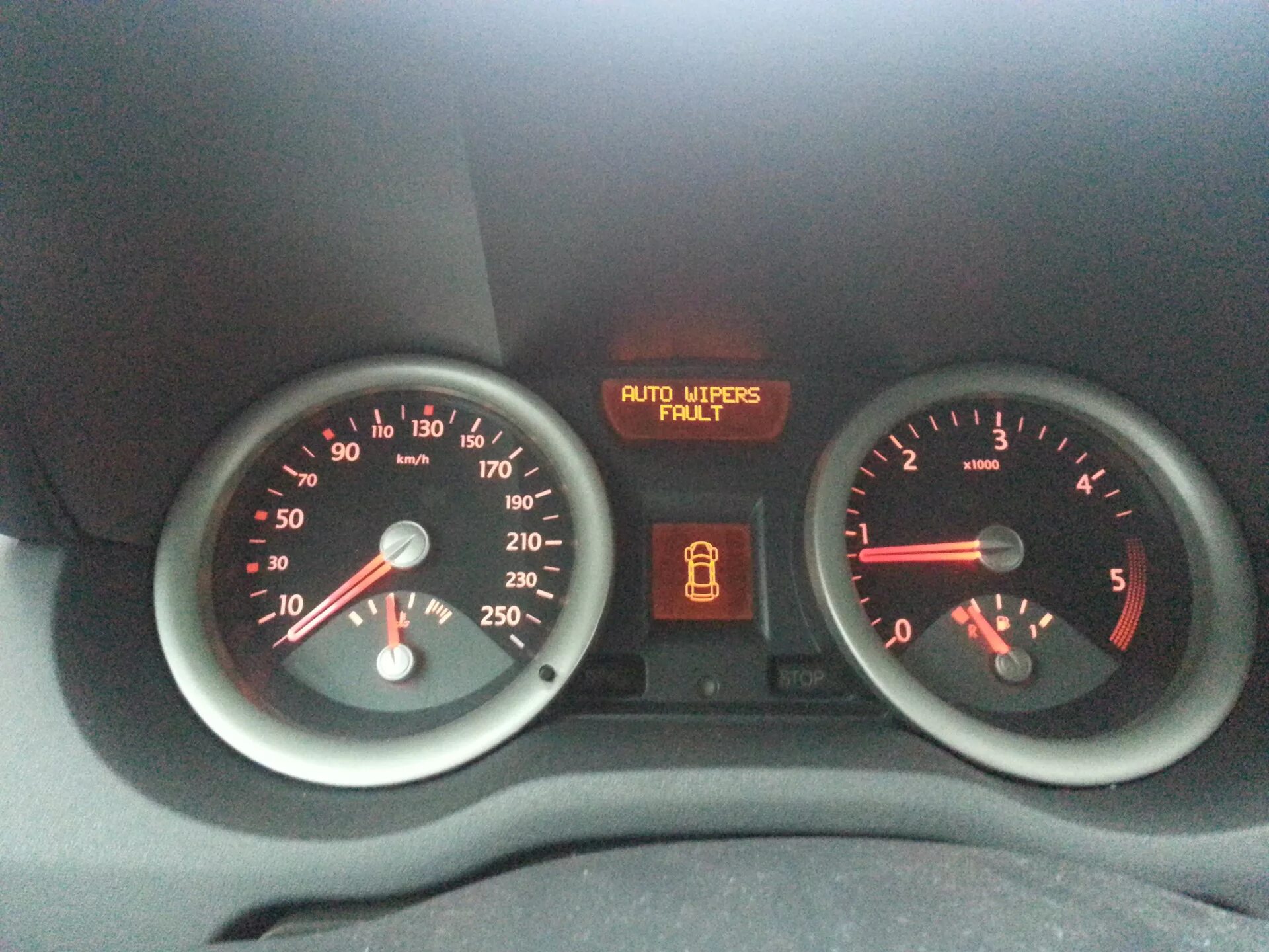 Бортовой компьютер рено меган 2. Електроник фаул рено меган 2. Check abs рено меган 2. Braking fault меган. Чек на рено меган 3.