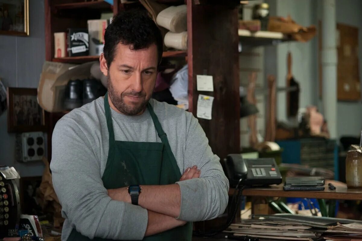 Сапожник фильм 2014 кадры. Дэн стивенс сапожник. Сапожник сэндлер. Адам сэндлер сапожник. Дэн стивенс в фильме сапожник.