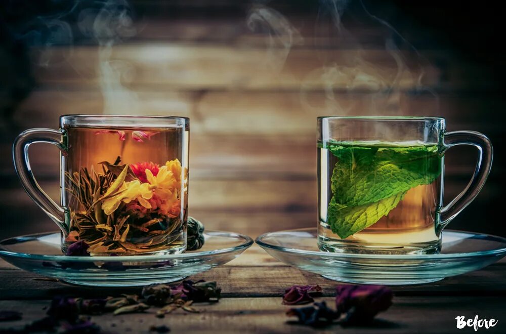 Две чашки чая в руках. Чай в двух кружках. Две кружки с чаем. Чай в двух кружках. Чашка с чаем.