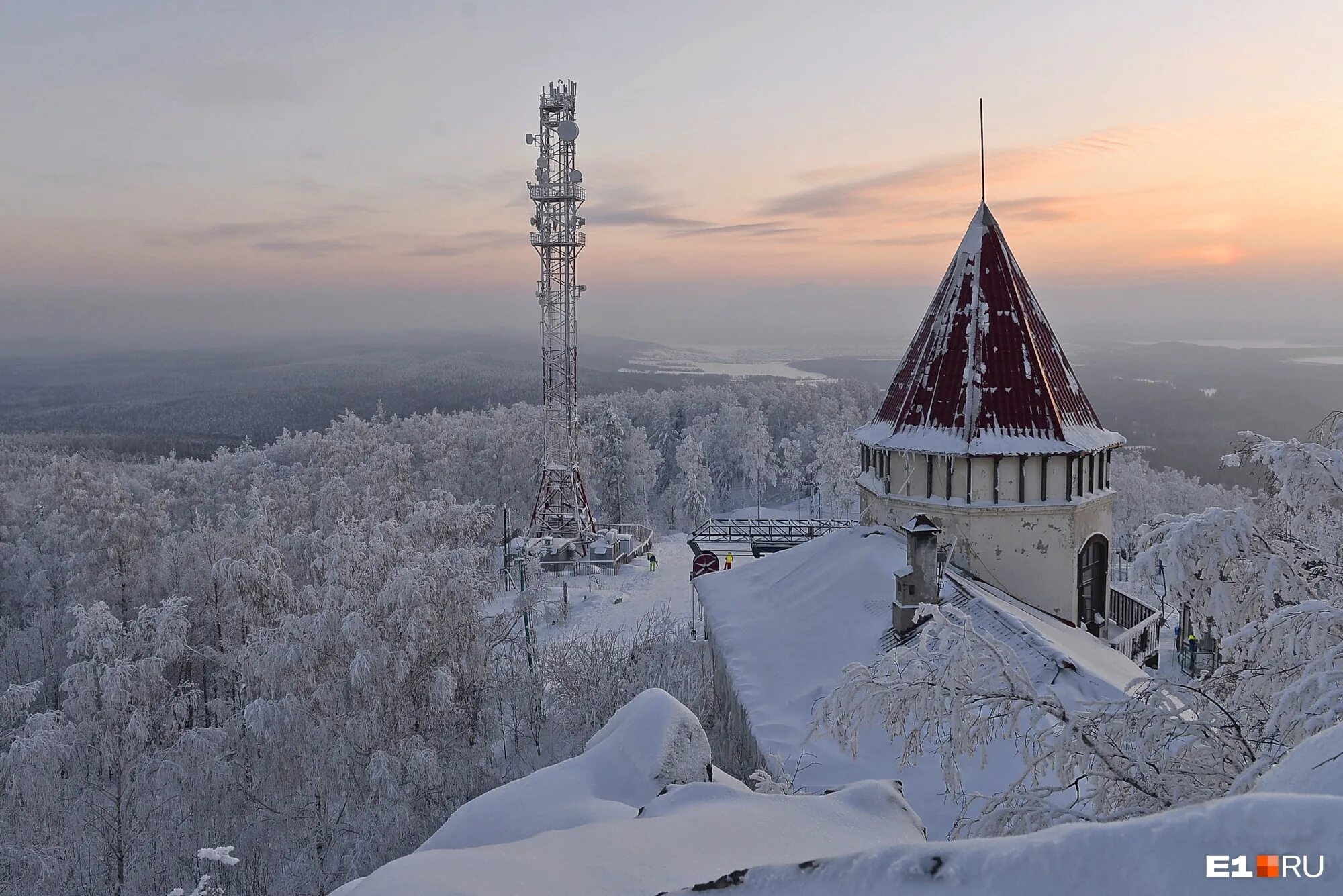 Гора ежовая горнолыжный комплекс. Ежовая свердловская область. Горнолыжный центр гора «ежовая». Горнолыжка гора ежовая. Гора ежовая горнолыжный комплекс.