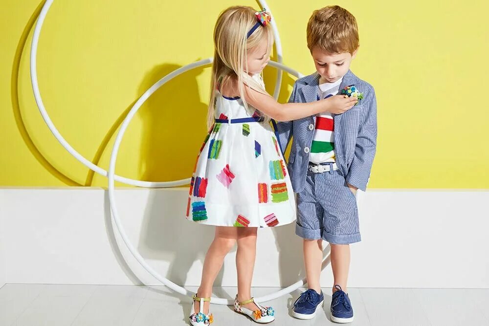 Детский показ мод. Одежда для детей. Тренды у детей 2024. Детское платье дольче габбана. Модные девочки 8 лет.