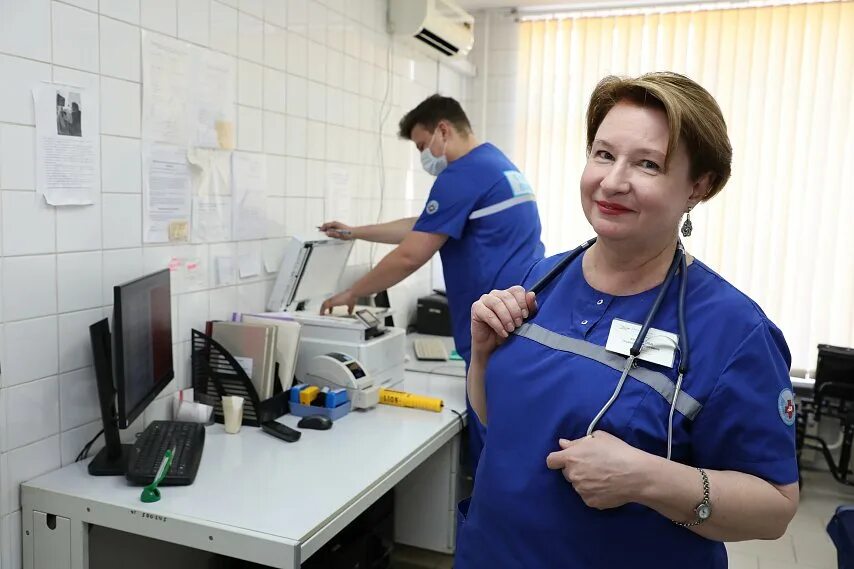 Фото фельдшера скорой помощи. ЛЕБГОК-здоровье Губкин. Поликлиника ЛЕБГОК-здоровье Губкин. Сотрудники скорой помощи фото. Сайт лебгок здоровье