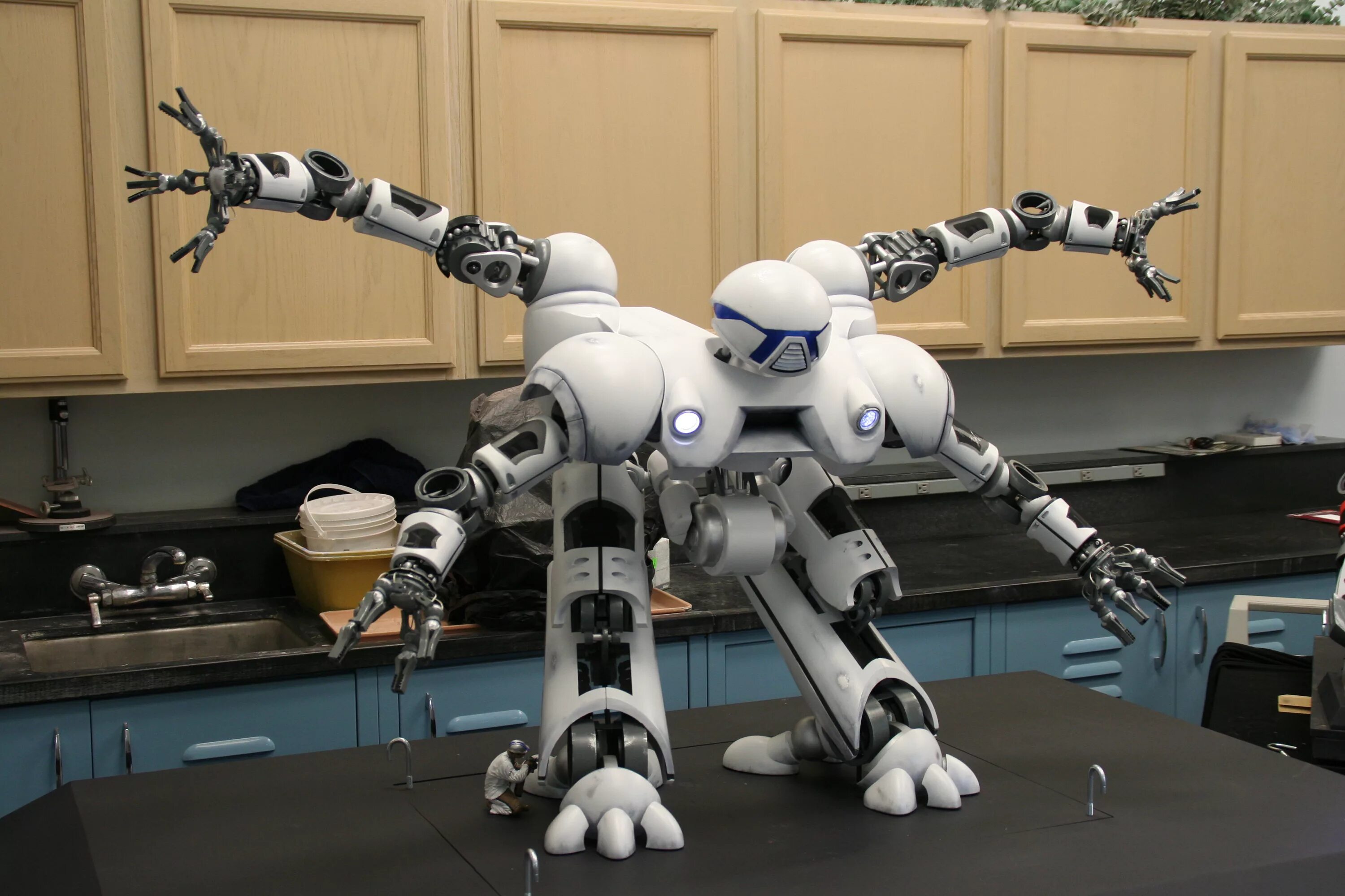 Какой робот покажи. Робот. Современные роботы. Роботы реальные. Робот настоящий.