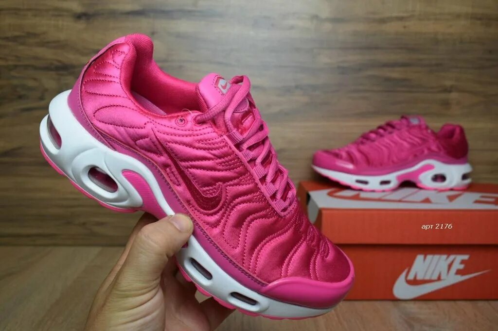 Бархатные найки. Nike Air Max TN Plus Pink. Nike Air Max TN Pink. Nike Air Max TN+. Nike Air Max TN розовые.