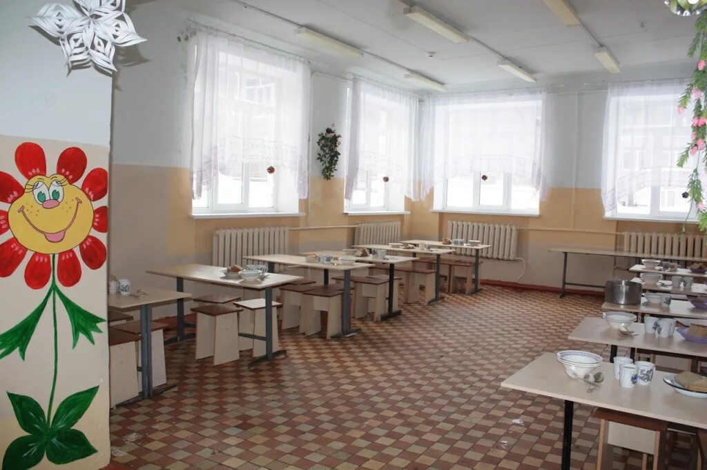 Пансионат ярки новохоперский район. Школа интернат столовая. Гбссу со гпви "жирновский пни". Столовая в доме престарелых. Столовая в интернате.