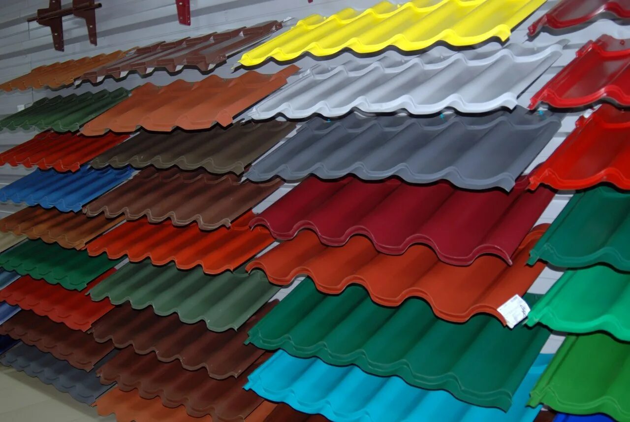 Профлист и металлочерепица. Магазин металлочерепицы. Стенд фасадного материала. Фасад магазин кровельных материалов. Магазин металлочерепицы.