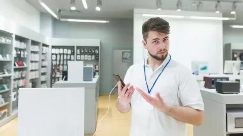 Сотрудник оператора сотовой связи