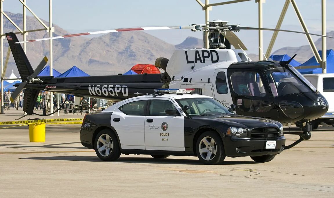 Включи машины вертолеты. LAPD SWAT вертолет. Машины LAPD. Департамент полиции Лос-Анджелеса. Полицейская машина, LAPD.
