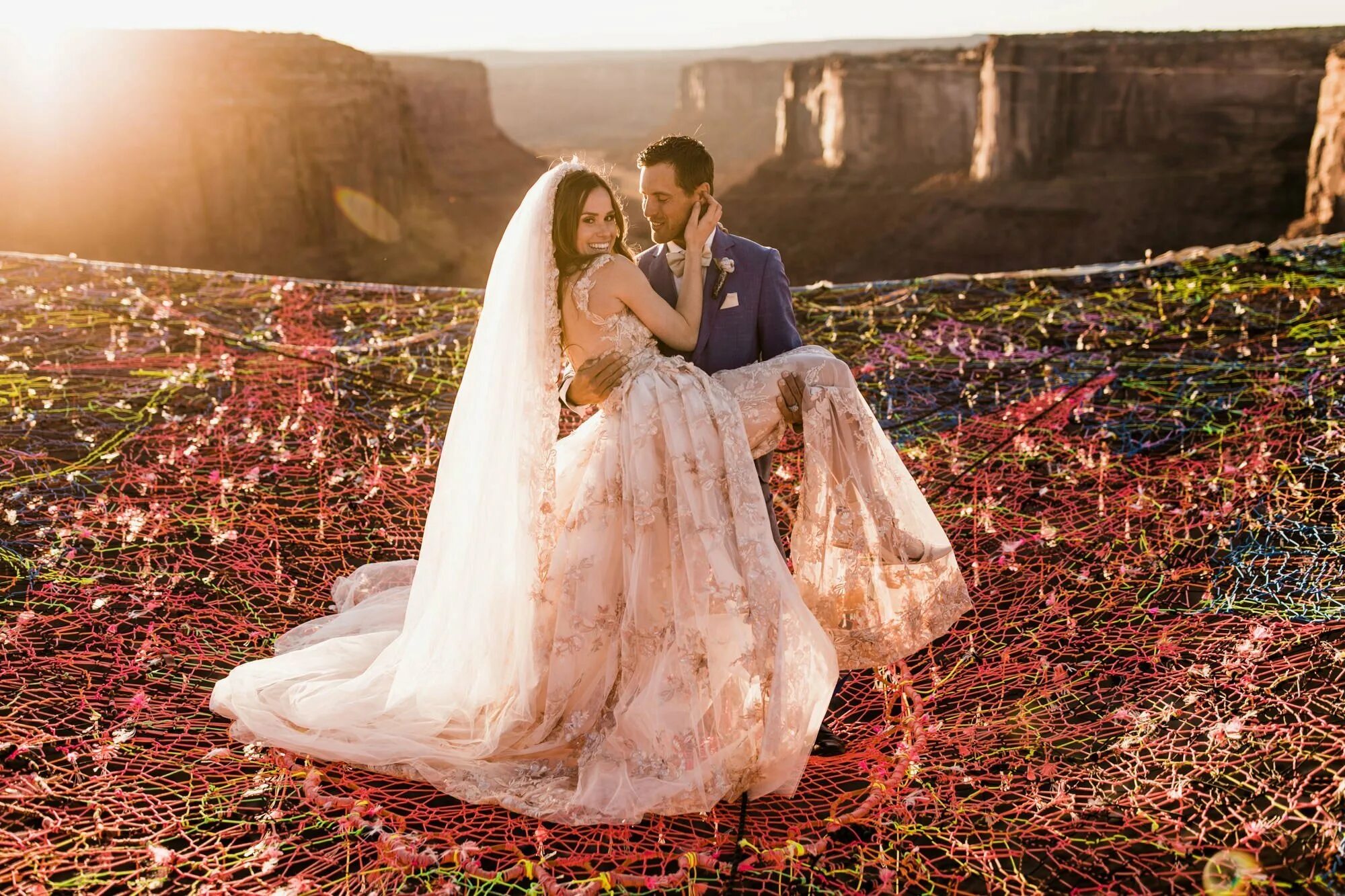 Парень и девушка свадьба. Свадьба. Свадьба на 400 человек. Over wedding. Свадебные пары.