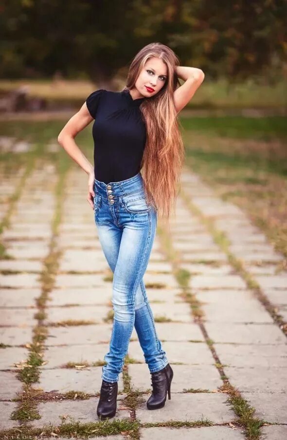 Контакты молодых девушек