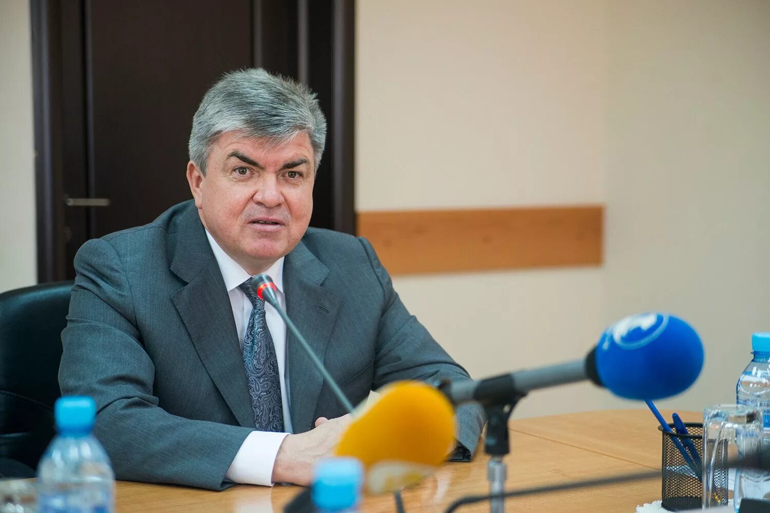 Мэр челнов магдеев. Магдеев набережные челны мэр.