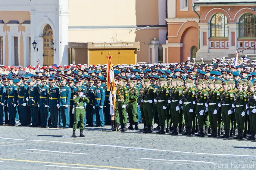 Колонна военнослужащих в курске. Колонна солдат. Парад Победы 2017. Рядовая колонна.