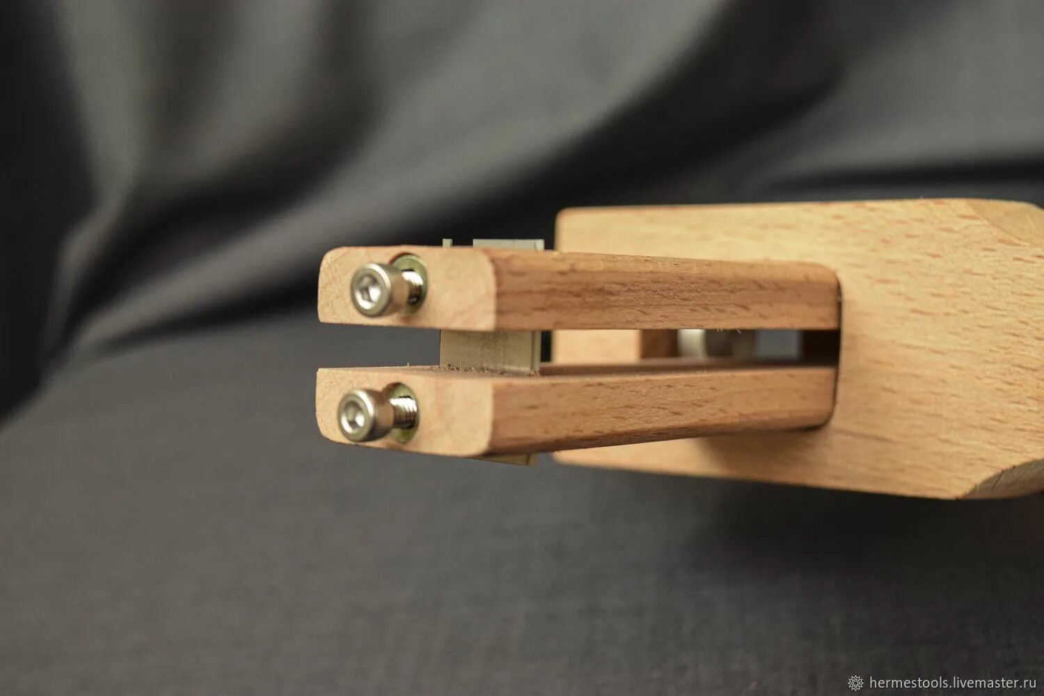 Инструмент для нарезки ремней из кожи. Страп каттер для кожи. Ремнерез. Ремнерез. Ремнерез металлический.