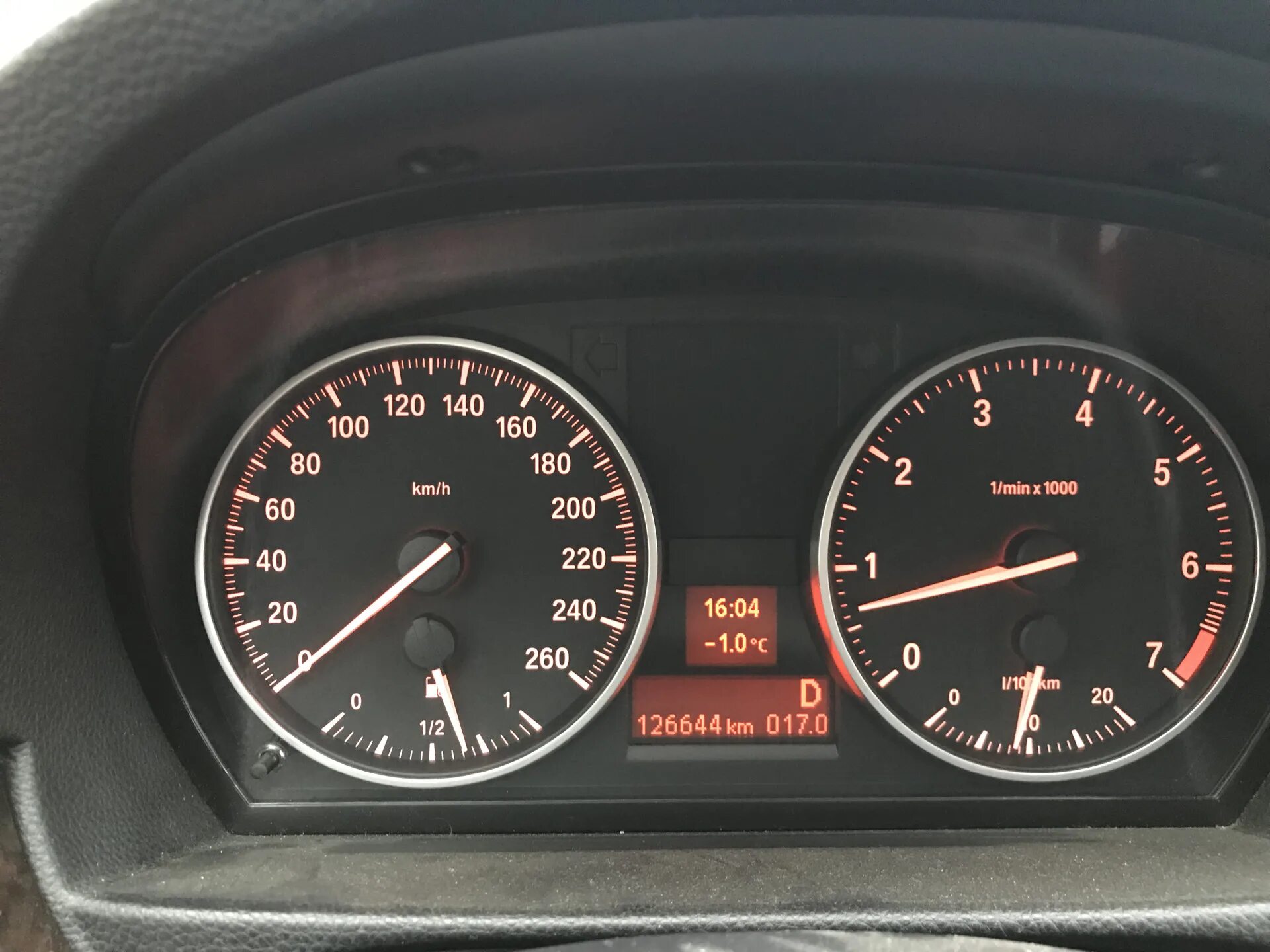 Температура масла на приборке BMW f22. W140 7.3 480 км на приборке. БМВ 630 температура масла 110. Температура масла бмв