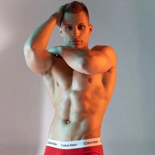 Trevor signorino bulge. Patrick fabian sixpack -actor. Stram. Горячие парни. Фотомодель мужчина.
