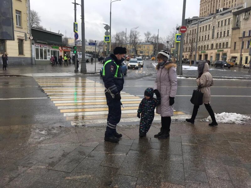 Маленький пешеход ГИБДД. Подставной пешеход. ДТП С участием детей мероприятие в культуре. Фото ДТП С участием детей пешеходов.