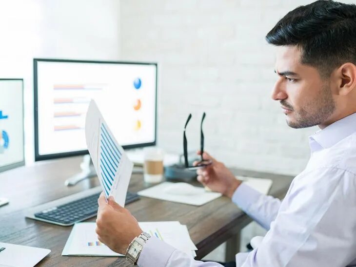 Профессия трейдер. It специалист. Человек аналитик. Трейдер на бирже. Программист креативный.