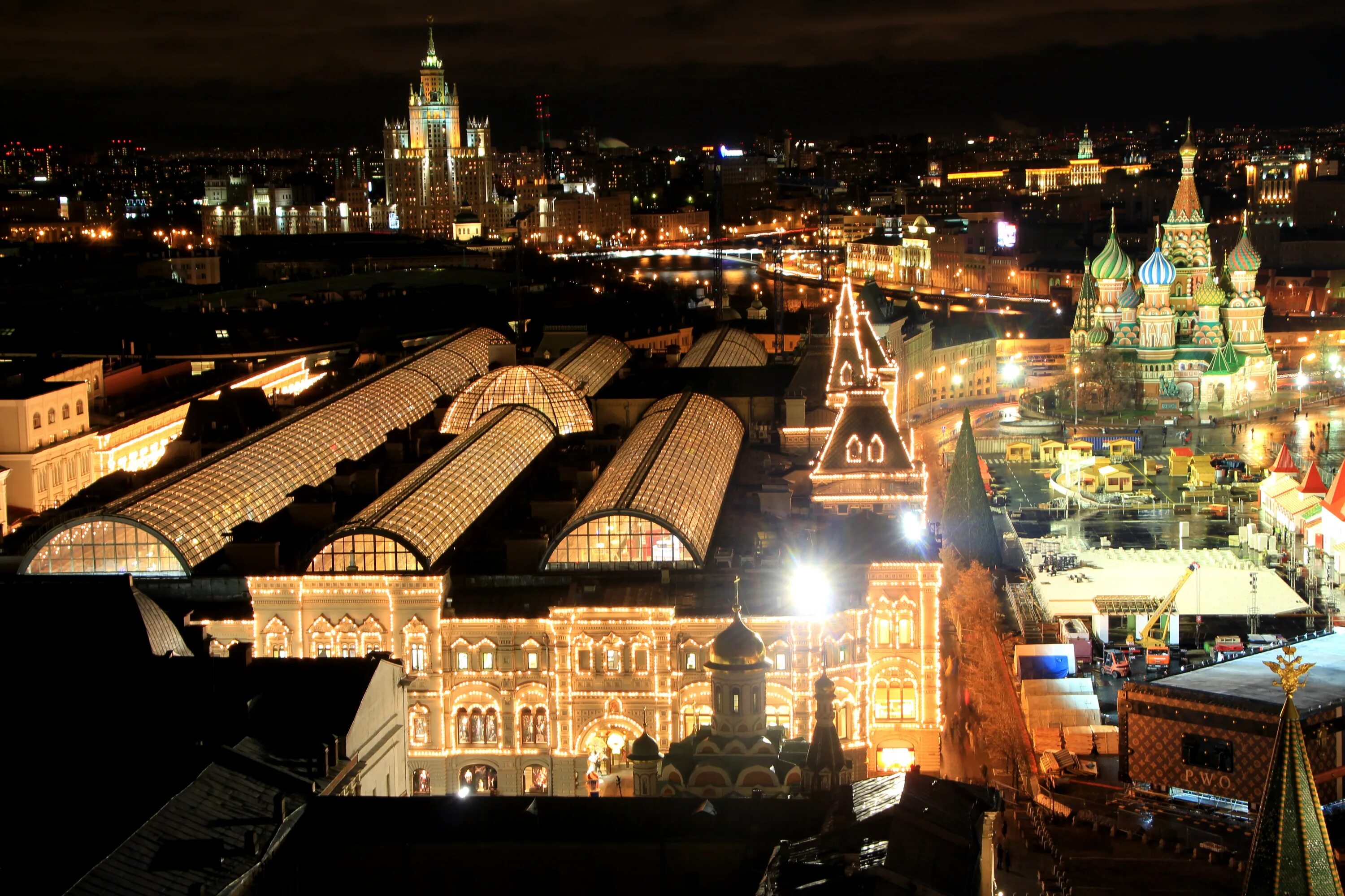 ГУМ Москва сверху. Кремль Москва ГУМ. ГУМ Москва вид сверху. ГУМ Москва вид с красной площади. Крыши московского кремля