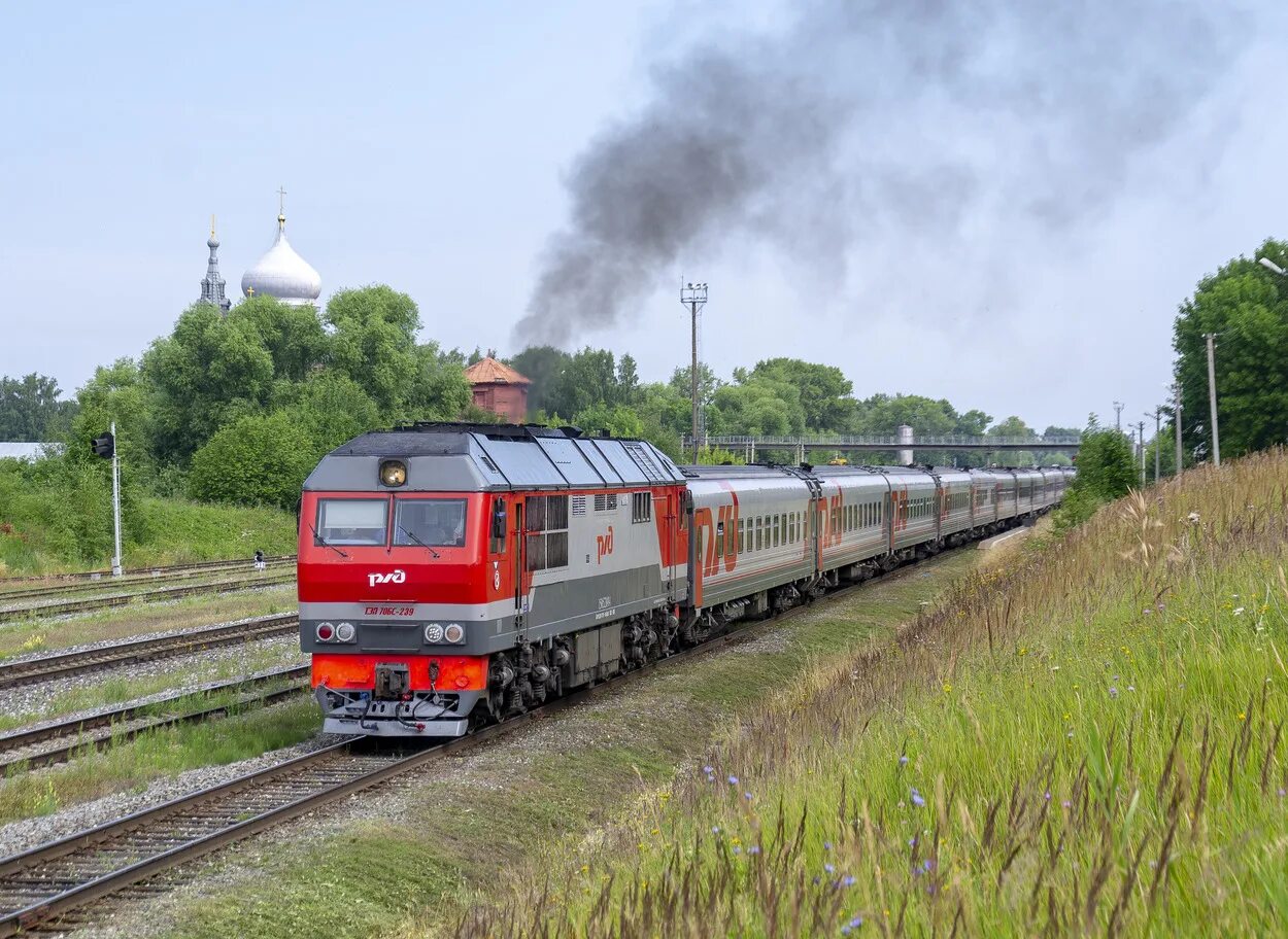 Волгореченск — станция северной железной дороги. Фурманов жд вокзал. 2тэ10ут-0050. 2тэ10мк 2465. Локомотив вагон тэп 70.