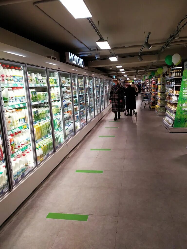 Крупской 6 мурманск. Перекресток на баумана мурманск. Магазин перекресток в мурманске. Флагман перекресток мурманск. Перекресток на баумана мурманск.