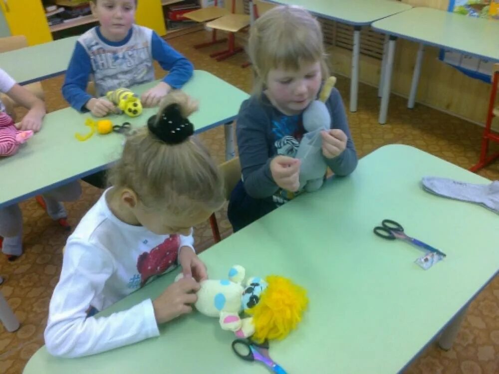 Кружковая работа. Воспитатель с детьми. Творчество в доу. Самообразование в доу. Название кружка в доу.