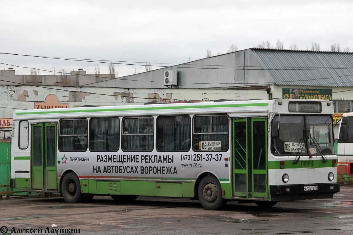 Телефон юго западной автостанции. ЛИАЗ 5256 Воронеж. 27 Маршрут Воронеж ЛИАЗ 5256. Юго-Западная автостанция Воронеж. Воронеж Бахчеево автобус.