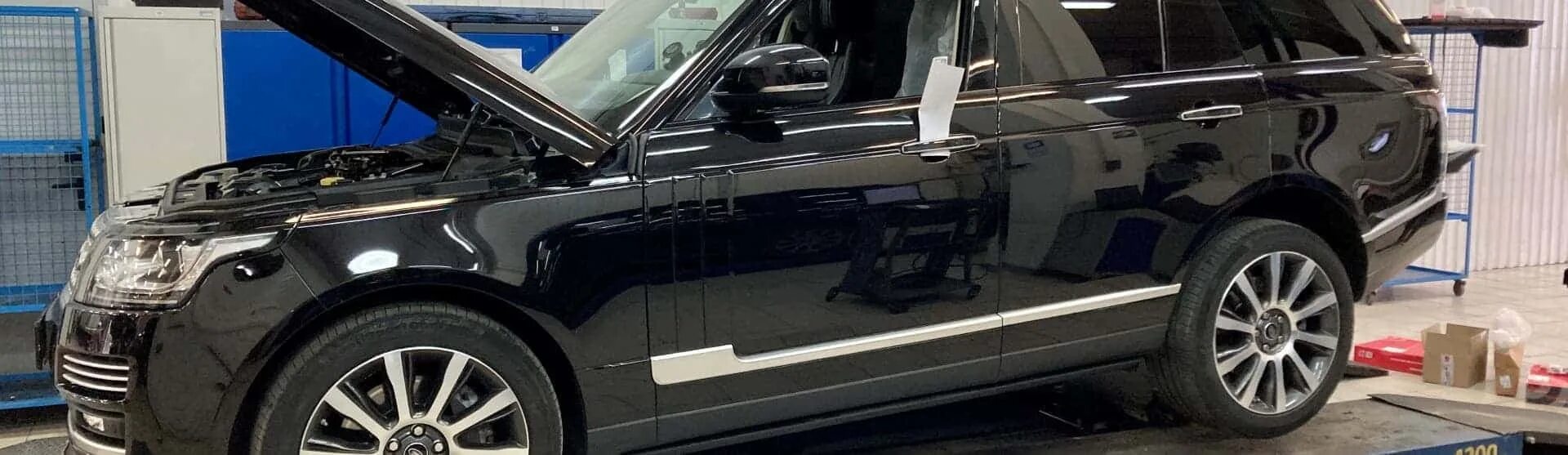 Обслуживание рендж ровер sp lr. Рендж ровер спорт на подъемнике. Обслуживание рендж ровер sp lr. Обслуживание рендж ровер sp lr. Range rover на штрафплощадки.