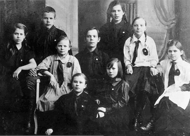 Величайшее поколение 1900 1923. Поколение 1900 годов. Потерянное поколение 20 века. Величайшее поколение 1900 1923. Поколение 1900.