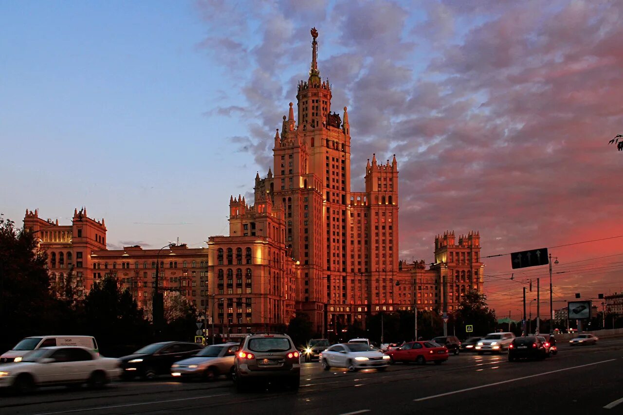 Видео московских домов. Сталинские высотки красные ворота. Высотка на красных воротах (Садовая-Спасская улица, 21). Москва высотка на красных воротах. Москва высотки МГУ Сити.