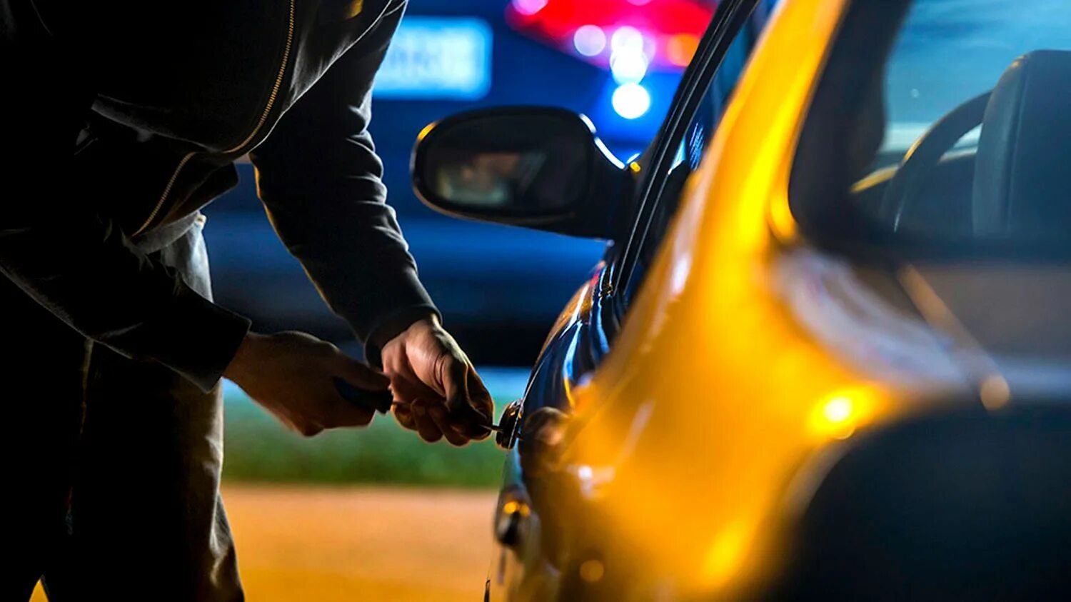 Ключи в автомобиле угон. Угнал машину. Угнал машину. Кража автомобиля. Угонщик авто.