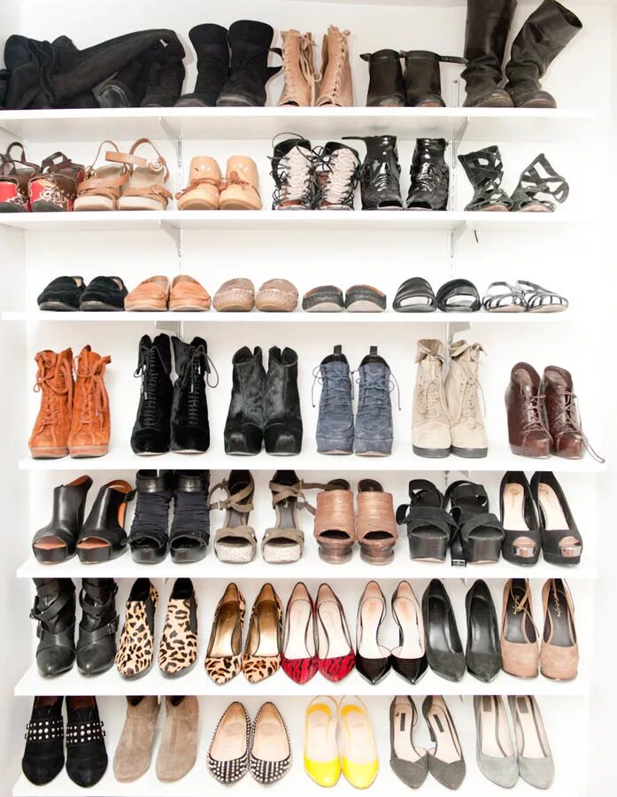 К чему снится обувь много. Много женской обуви. Разная обувь. Женская гардеробная туфли. Разная женская обувь.